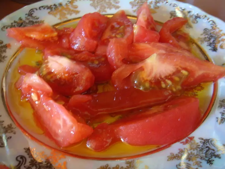 Закуска из творога с томатами и рыбкой: шаг 2