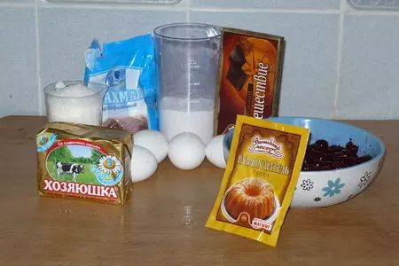 Шоколадно-вишневый кекс: шаг 1
