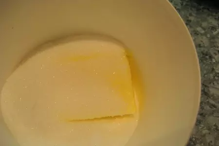 Творожный пирог с ванильным соусом и ягодами: шаг 1