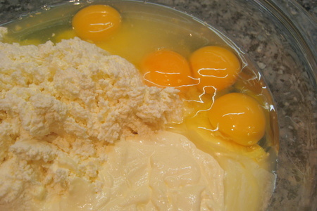 Творожный пирог с ванильным соусом и ягодами: шаг 2