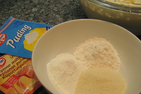 Творожный пирог с ванильным соусом и ягодами: шаг 3