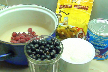 Суфле из садовых ягод со сгущённым молоком. летний десерт!: шаг 1