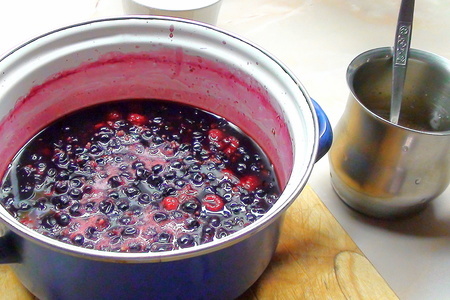 Суфле из садовых ягод со сгущённым молоком. летний десерт!: шаг 2