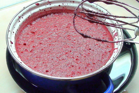 Суфле из садовых ягод со сгущённым молоком. летний десерт!: шаг 6