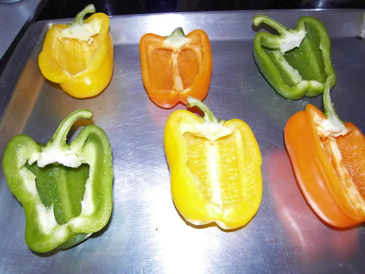 Печеная паприка фаршированная авокадо с морепродуктами. (дуэль): шаг 1