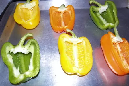 Печеная паприка фаршированная авокадо с морепродуктами. (дуэль): шаг 1