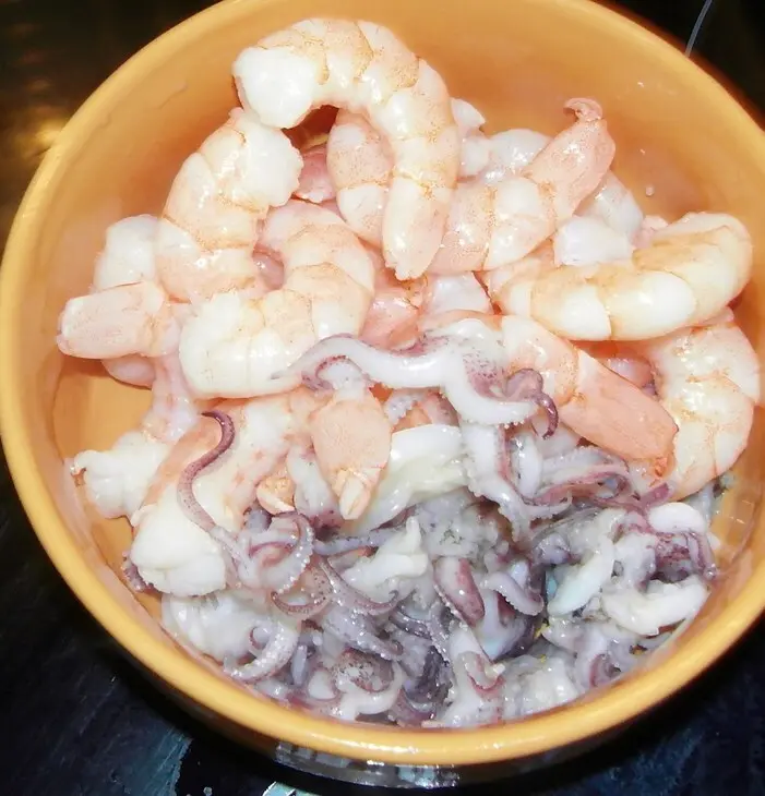 Печеная паприка фаршированная авокадо с морепродуктами. (дуэль): шаг 2