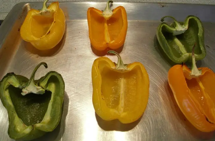 Печеная паприка фаршированная авокадо с морепродуктами. (дуэль): шаг 7