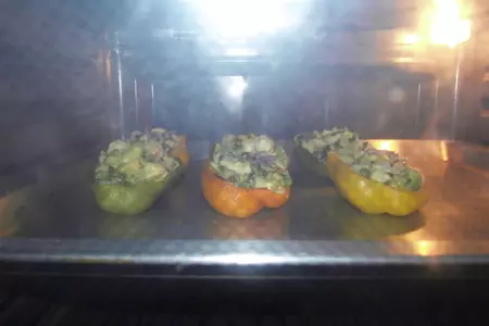 Печеная паприка фаршированная авокадо с морепродуктами. (дуэль): шаг 9