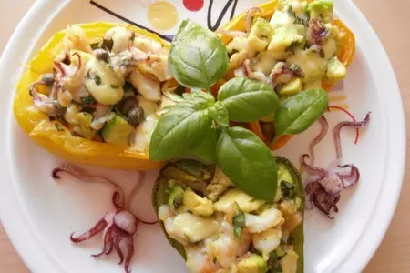 Печеная паприка фаршированная авокадо с морепродуктами. (дуэль): шаг 10