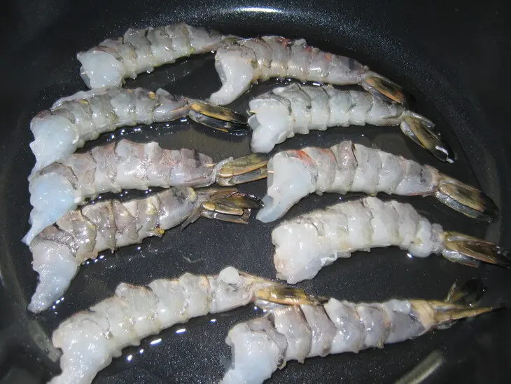 Рулетики из сёмги с креветкой - salmon roll.: шаг 4