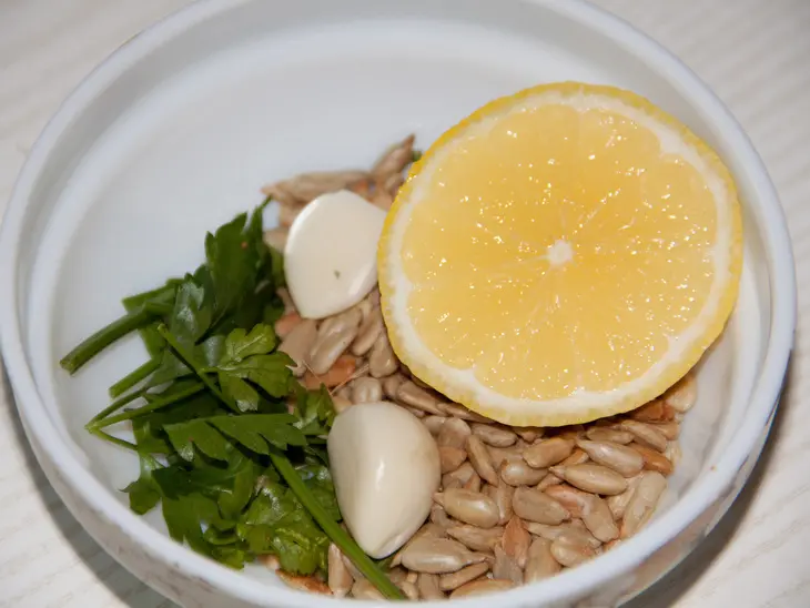 Стручковая фасоль с пряным чесночным песто: шаг 4