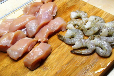Шашлычки в стиле фьюжн! свинина с абрикосами и курица с креветками. дуэльные :): шаг 3