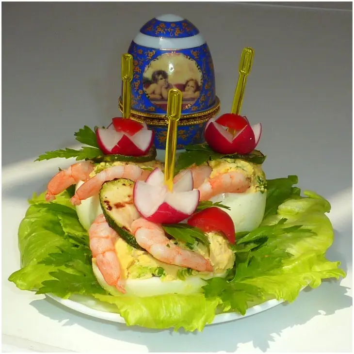 Яйца на закуску и в салат: шаг 3