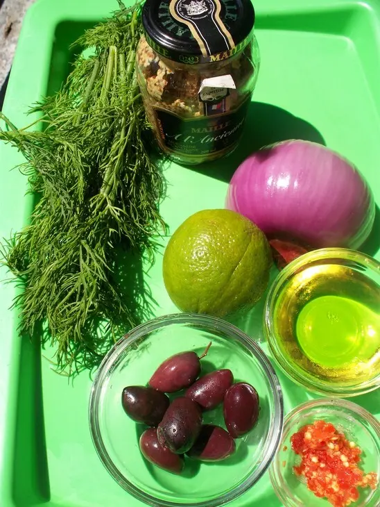 Яйца на закуску и в салат: шаг 3