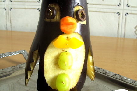 Пингвин из баклажанов"украшение для закусок": шаг 3