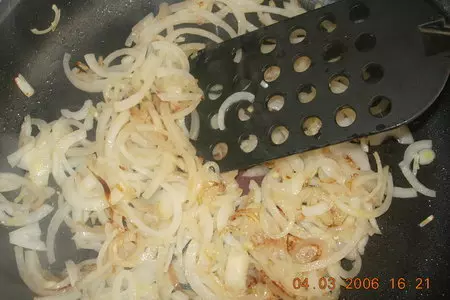 Салат из шампиньонов с омлетом: шаг 4