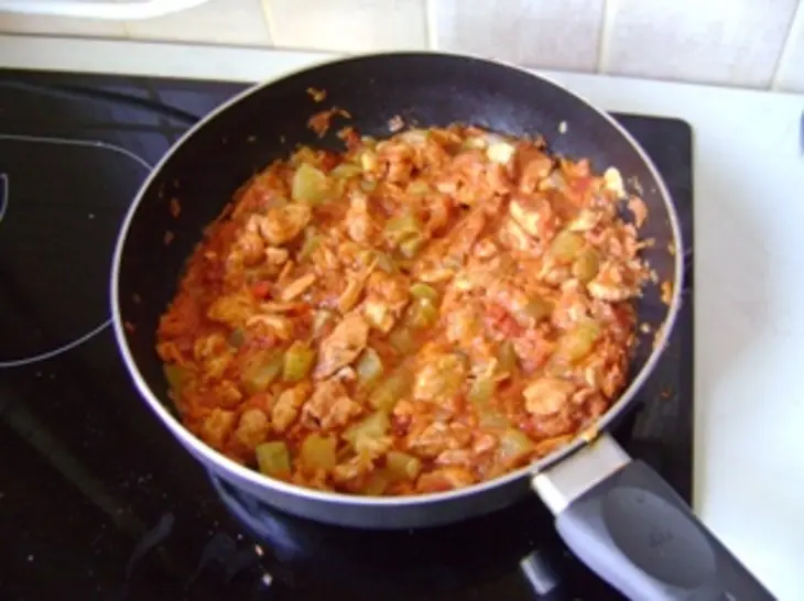 Курица тушёная с овощами (отлично подойдёт тем,кто на безуглеводной диете): шаг 9