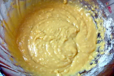Вишневый пирог с кардамоном, корицей под кокосовой крошкой: шаг 3