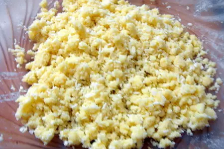 Вишневый пирог с кардамоном, корицей под кокосовой крошкой: шаг 6