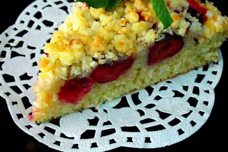 Вишневый пирог с кардамоном, корицей под кокосовой крошкой: шаг 8