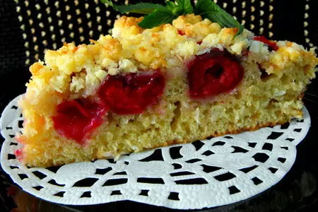 Вишневый пирог с кардамоном, корицей под кокосовой крошкой: шаг 9