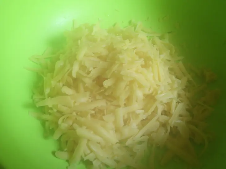 Сырный салат с укропом: шаг 1