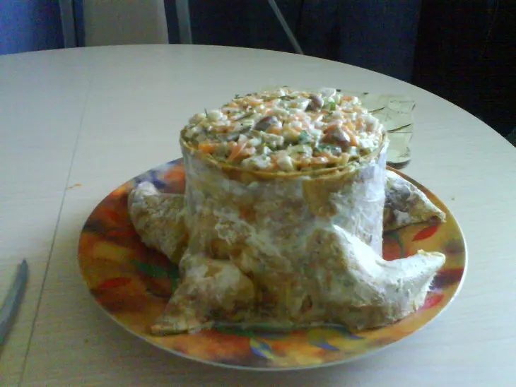 Салат "грибной пенёк": шаг 8