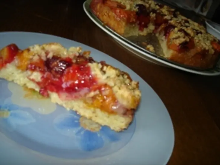 Творожный пирог со сливами и абрикосами "безделушка": шаг 5