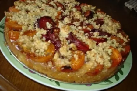 Творожный пирог со сливами и абрикосами "безделушка": шаг 6