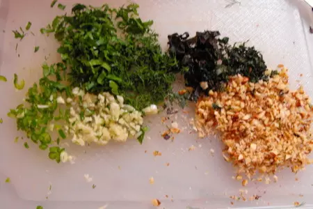 Баклажаны под острым "зеленым" соусом с орехами: шаг 4