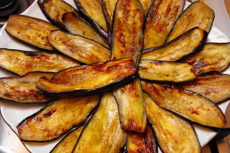 Баклажаны под острым "зеленым" соусом с орехами: шаг 6