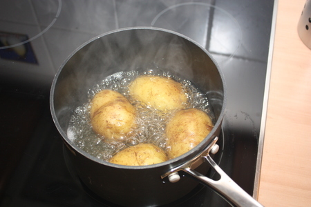 Картофель, сваренный и запеченный в духовке: шаг 2