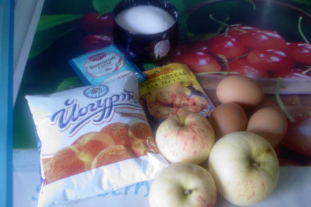Яблочно-йогуртовый пирог с персиковым ароматом.: шаг 1