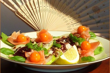 Салат из свеклы, груши, моцареллы - с лососем: шаг 2