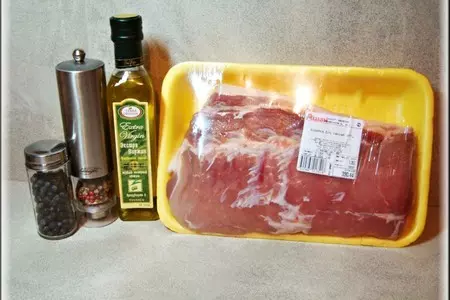 Салат из сельдерея, яблок и фенхеля с запечённой свиной корейкой и можжевельником: шаг 1