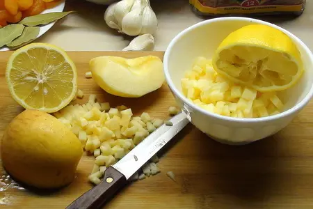 Боботи, мясная запеканка с сухофруктами: шаг 2