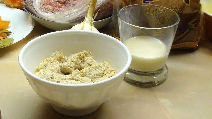 Боботи, мясная запеканка с сухофруктами: шаг 4