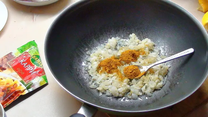 Боботи, мясная запеканка с сухофруктами: шаг 6