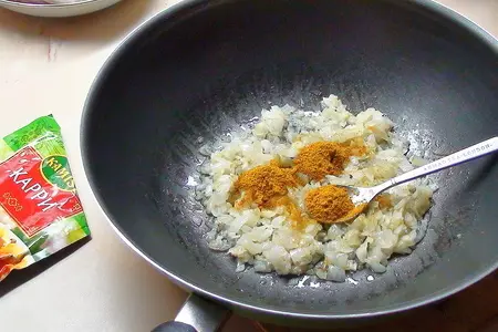 Боботи, мясная запеканка с сухофруктами: шаг 6