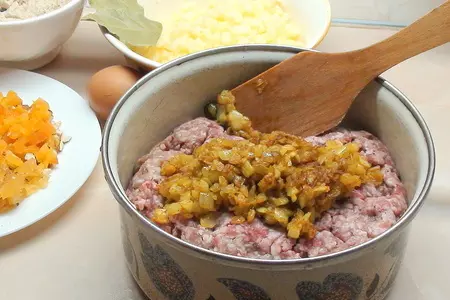 Боботи, мясная запеканка с сухофруктами: шаг 7