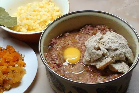 Боботи, мясная запеканка с сухофруктами: шаг 8