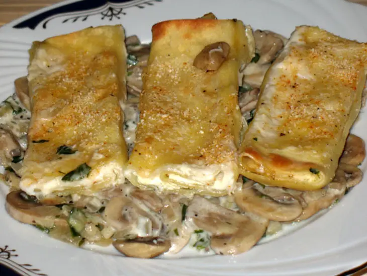 Рикотта-канноли, запечёные с грибами (cannoli di ricotta su gratin di funghi): шаг 8