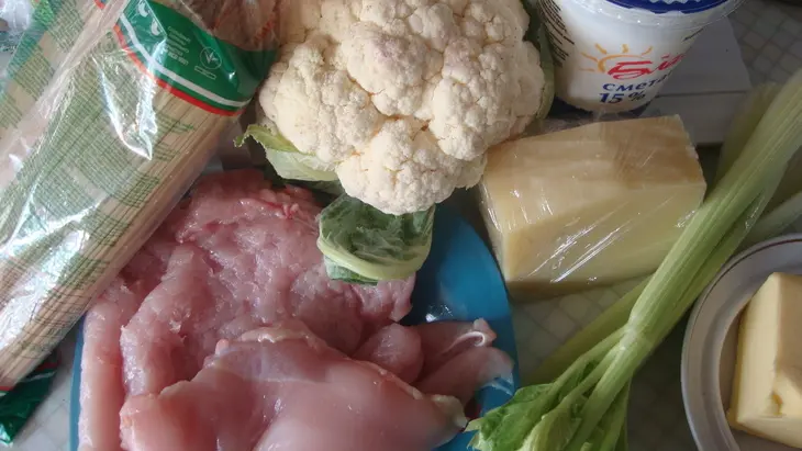 Спагетти с курицей в соусе из цветной капусты: шаг 1