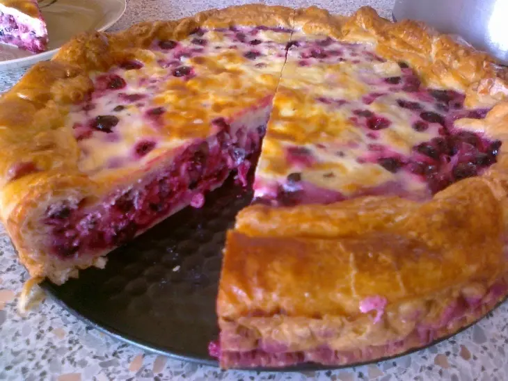 Пирог с красной и черной смородиной: шаг 1