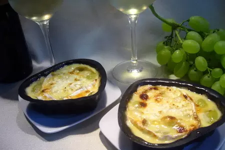 Виноград запеченный с камамбером (пикантная закуска к вину): шаг 5