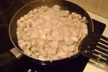 Курица тушёная с помидорами и рисом: шаг 7