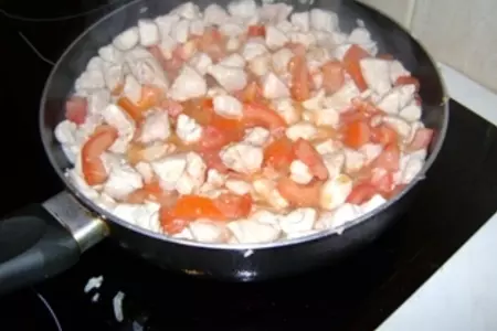 Курица тушёная с помидорами и рисом: шаг 8
