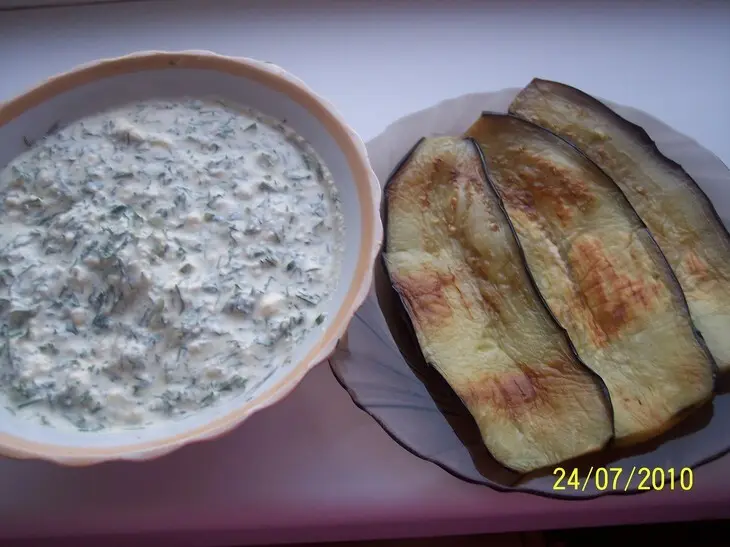 Баклажаны в кляре с творожной начинкой: шаг 1