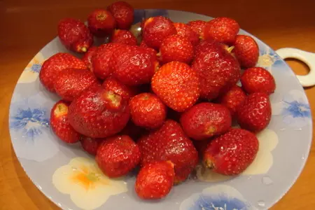 Очень вкусные капкейки с кремом из маскарпоне и клубникой: шаг 3
